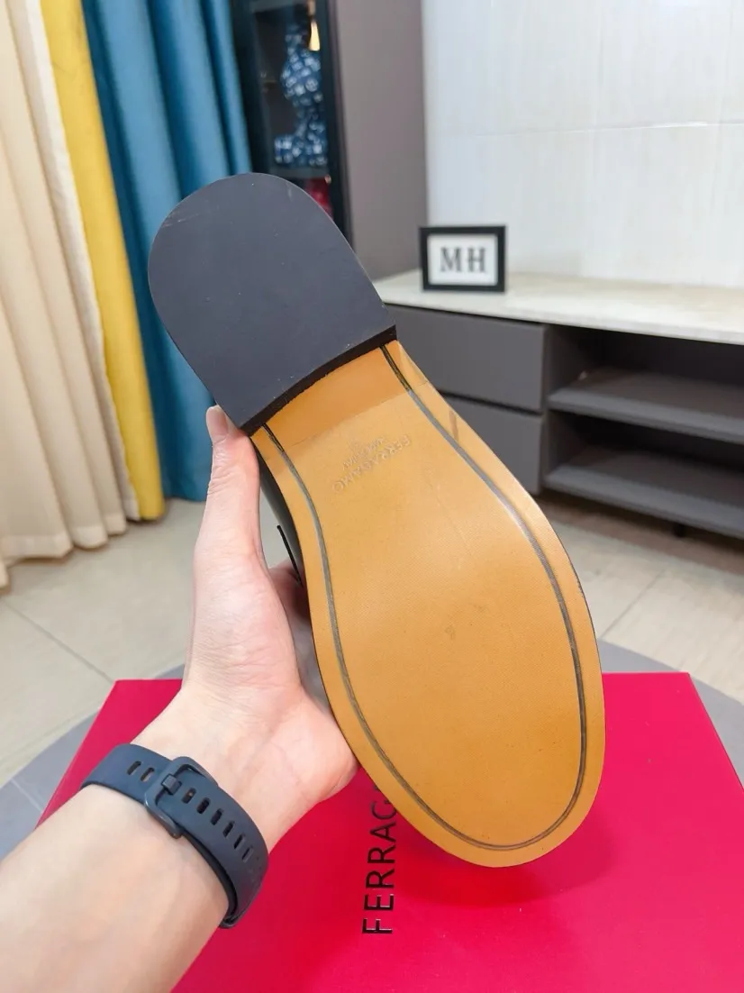 Men's shoes 💰560🌸🌸Water dyed cowhide 🆘[Salvatore Ferragamo] Ferragamo's latest casual business leather shoes for men! Available at counters simultaneously! The fabric is made of specially imported original suede calfskin, and the interior is made of imported water-dyed cowhide. It is absolutely luxurious and leads the fashion trend. Matching code: 38-44 45 customized